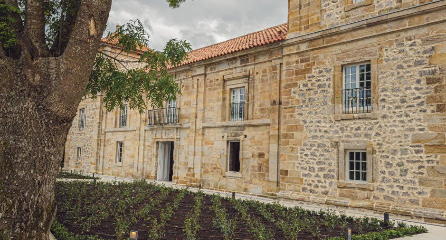 Castillo de los Álvarez-Acevedo, Spain